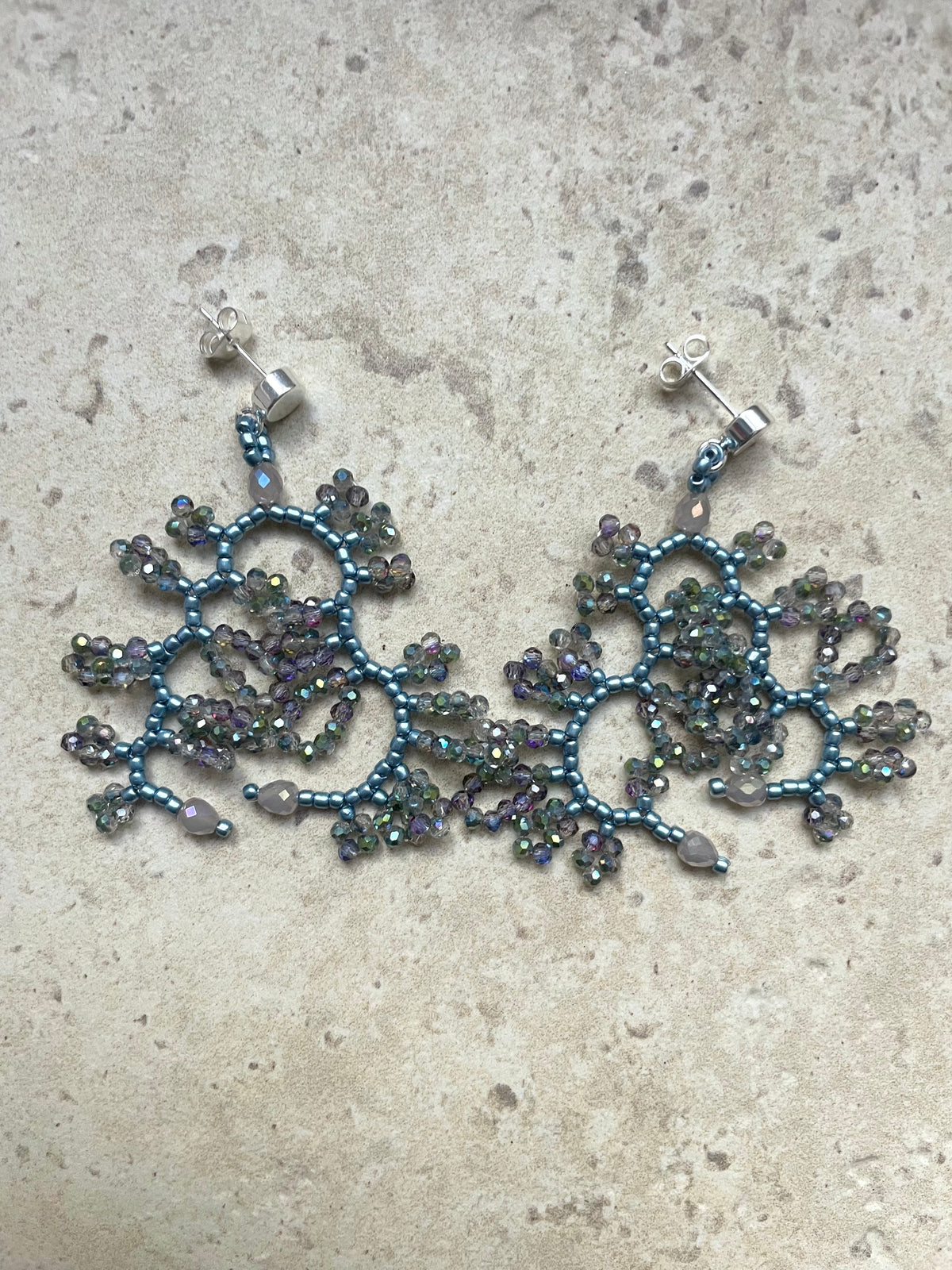 CLOU_metallic light blue with shimmer