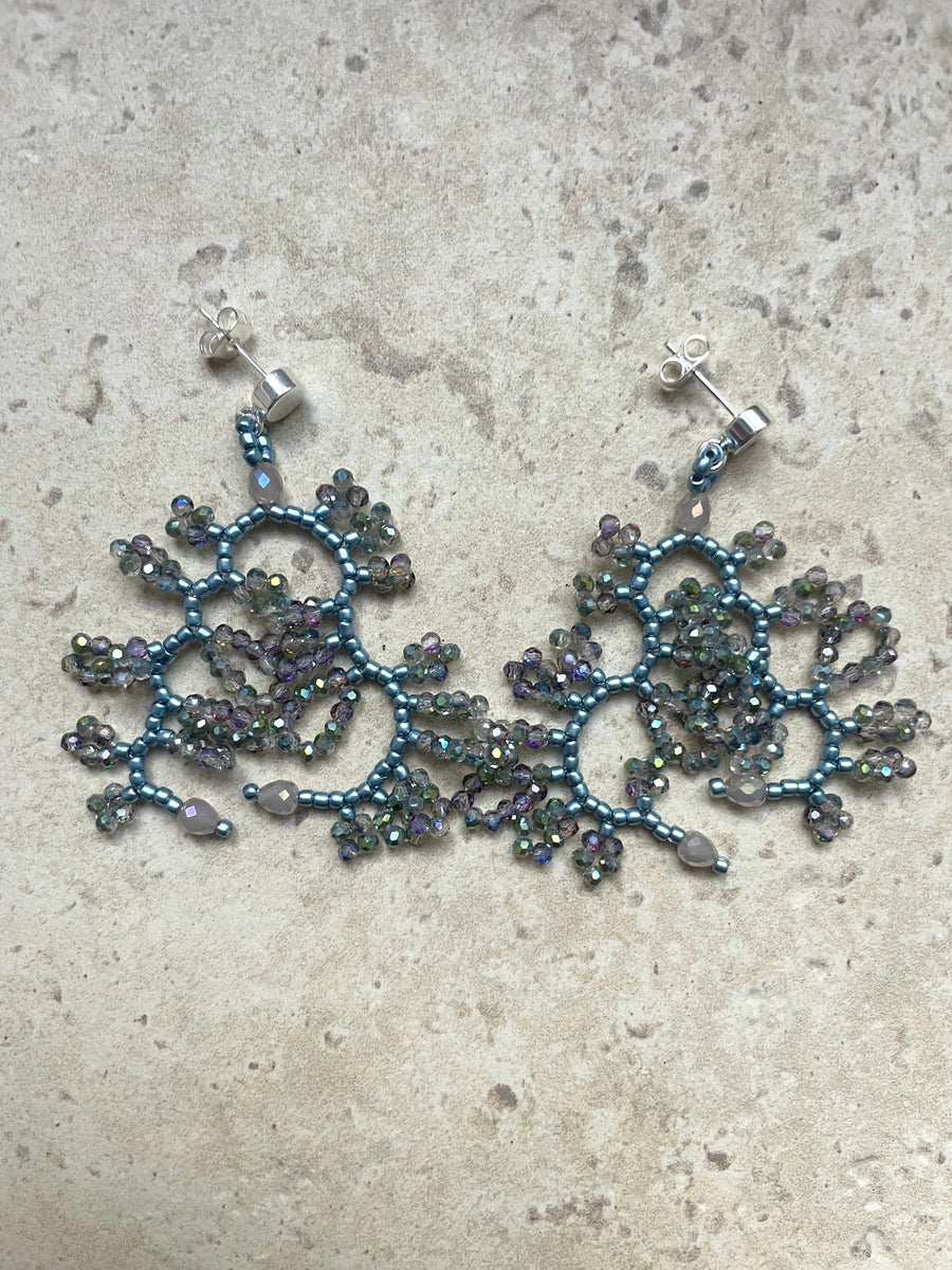 CLOU_metallic light blue with shimmer