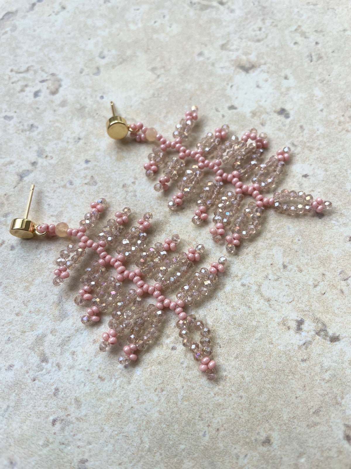AVENA_Light rosé with shimmer