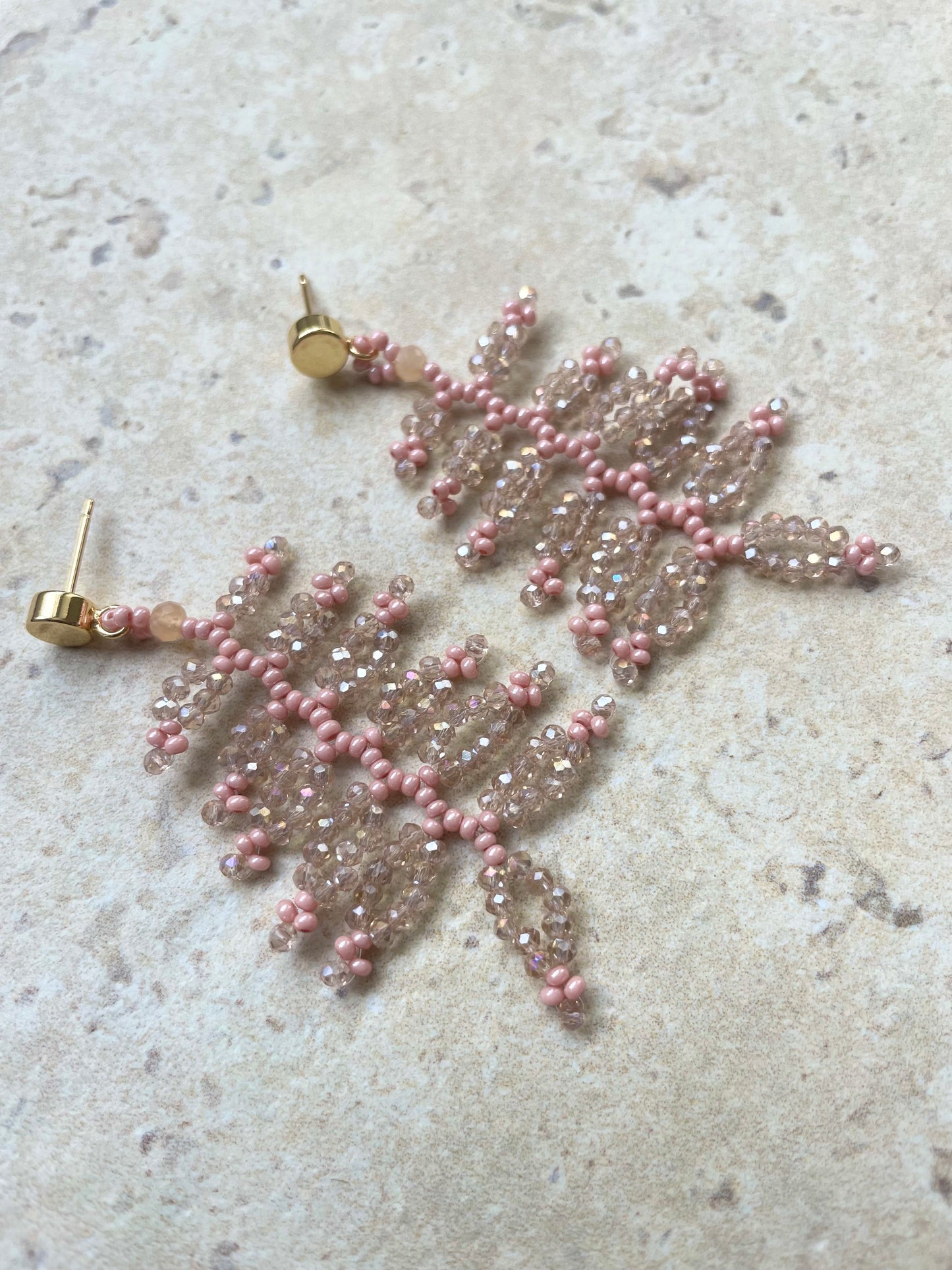 AVENA_Light rosé with shimmer