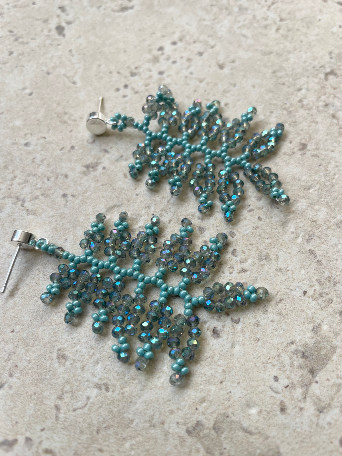 AVENA_Glossy turquoise with shimmer