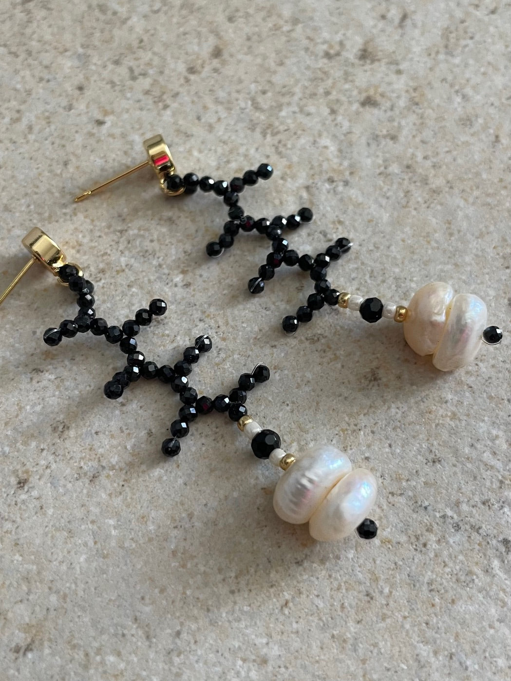 EILIN_Black spinell, gold and freshwater pearls